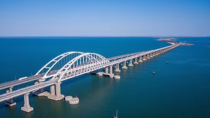У Крымского моста образовались очереди из более чем 500 автомобилей