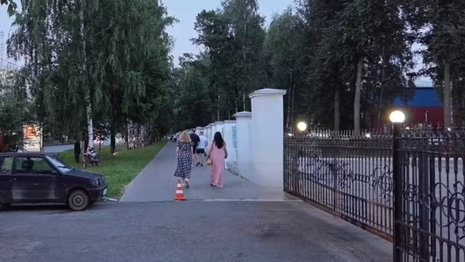 В Кирове подросток на питбайке сбил девушку