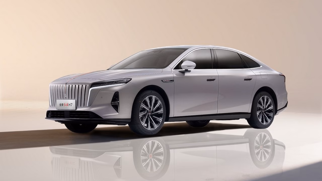 Седан Hongqi H7 нового поколения приготовился к старту продаж, есть полный привод