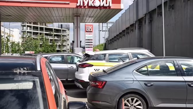 На Алтае запретили заправлять машины чаще одного раза в сутки