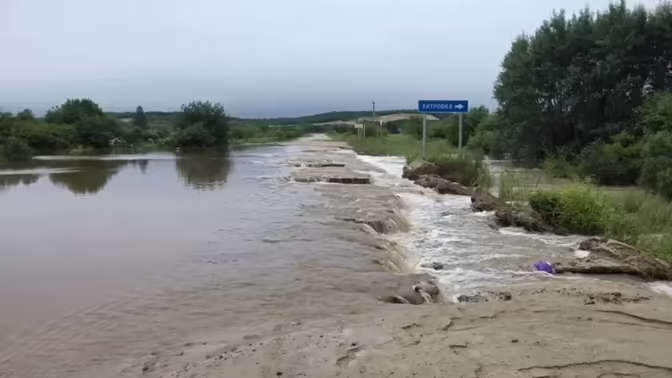 В Приамурье паводок размыл участок дороги