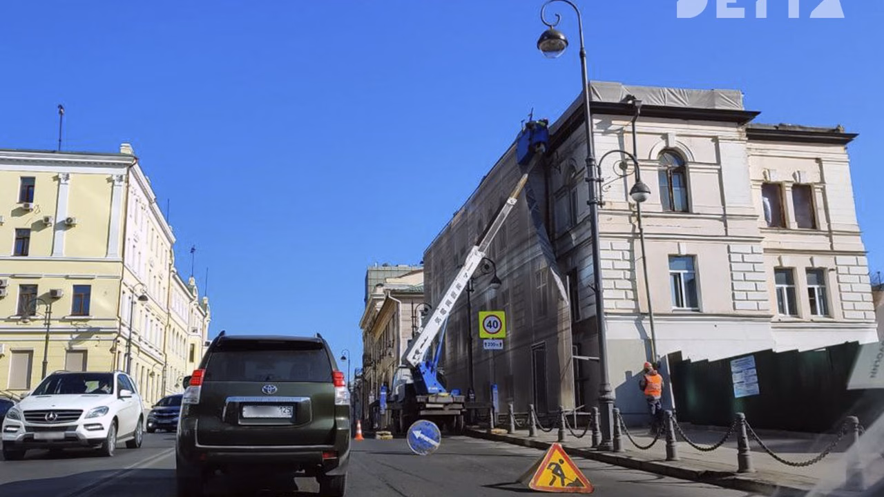 Дорожный провал на улице Алеутской во Владивостоке оперативно закрыли