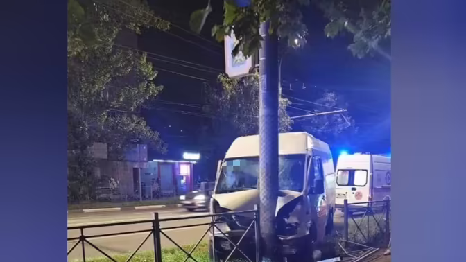 В аварии с микроавтобусом в Видном пострадали два человека