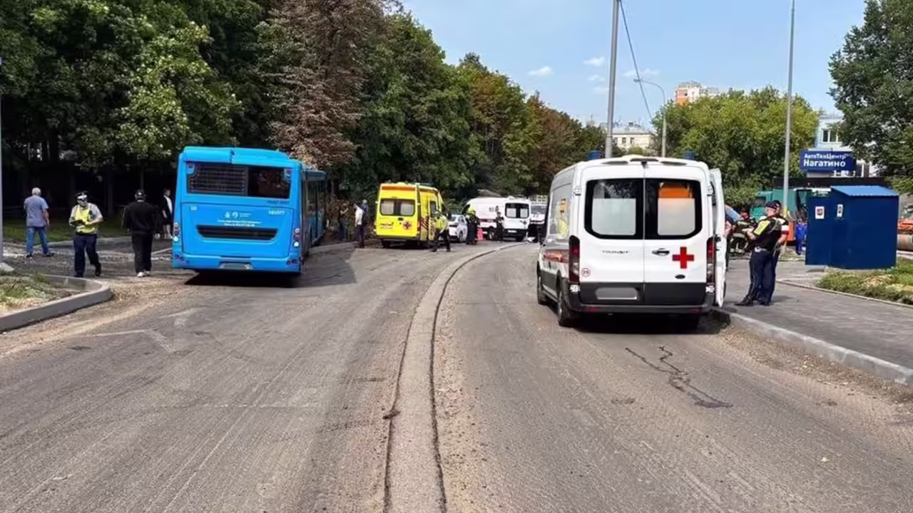 Появилось видео с места крупного ДТП с автобусом на юге Москвы