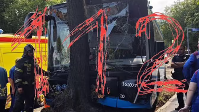 Плохое самочувствие водителя автобуса привело к ДТП с 17 пострадавшими в Москве