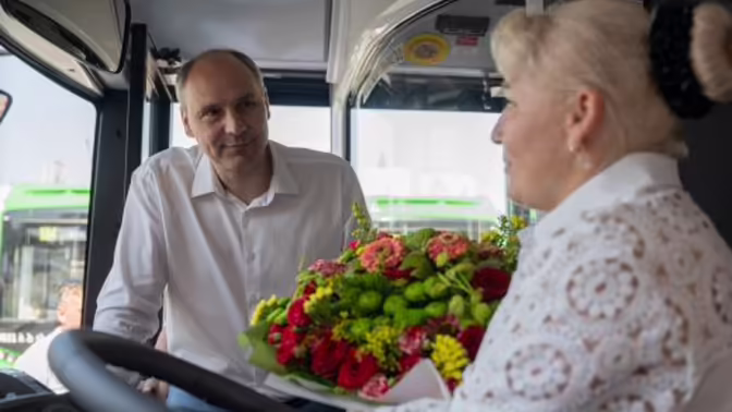 Новые автобусы особо большого класса пополнили парк Екатеринбурга
