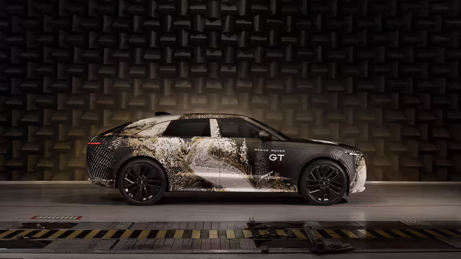 Range Rover готовит электрический GT для бездорожья