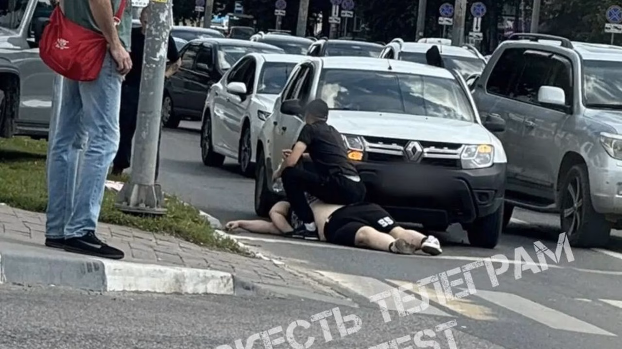 В Туле автомобиль вылетел на тротуар