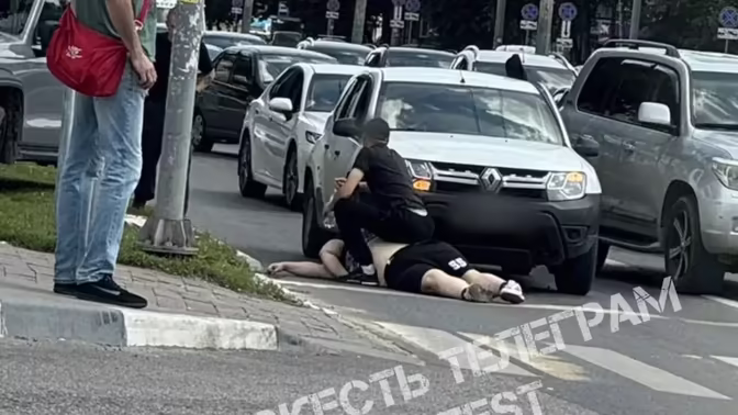 В Туле автомобиль вылетел на тротуар