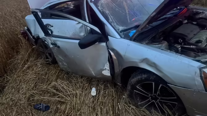 На трассе «Калуга — Орел» автомобиль врезался в световую опору, погиб пассажир
