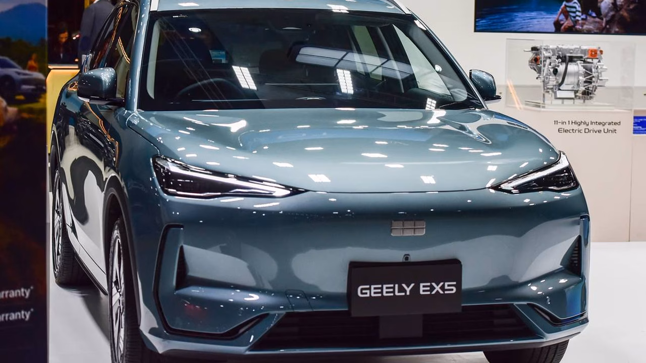 Geely представит в России гибридный кроссовер EX5 EM-R