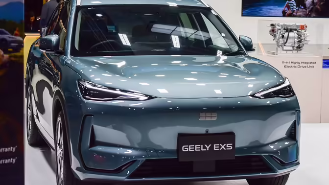 Geely представит в России гибридный кроссовер EX5 EM-R