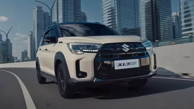Рестайлинговый кроссвэн Suzuki XL7: более солидный облик и старая техника