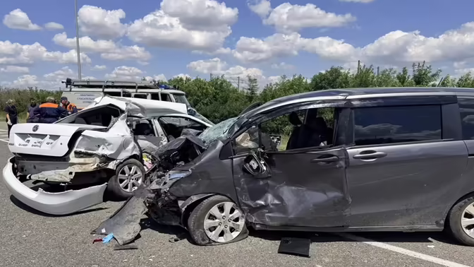 На Кубани после лобовой аварии погибла пассажирка авто