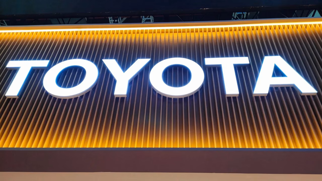 Toyota и Honda приостановили работу заводов из-за землетрясения в Японии
