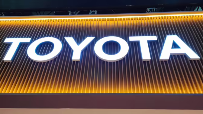 Toyota и Honda приостановили работу заводов из-за землетрясения в Японии