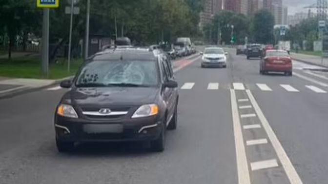 Водитель Lada сбил девушку на пешеходном переходе на Донецкой улице в Москве