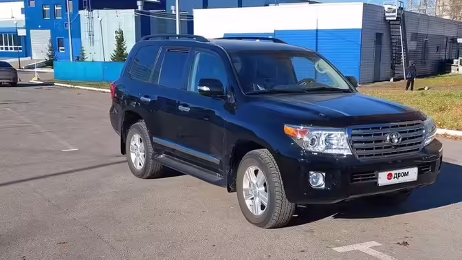 Toyota Land Cruiser 2015 года без пробега выставили на продажу в РФ