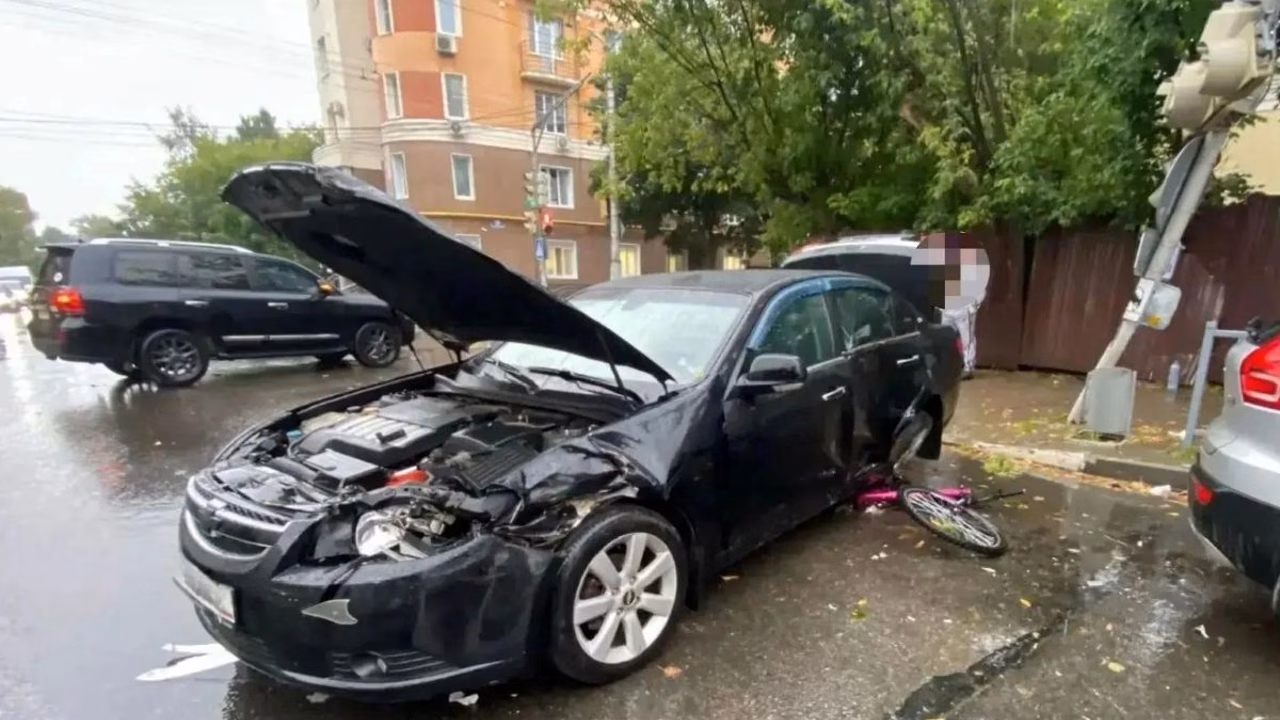 В Калуге в результате тройного ДТП сбили подростка на велосипеде