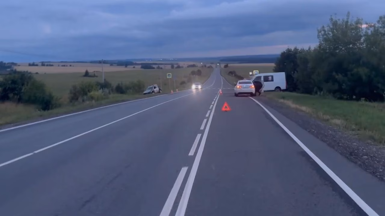 «ГАЗель» и легковушка столкнулись в Нижегородской области: двое пострадали
