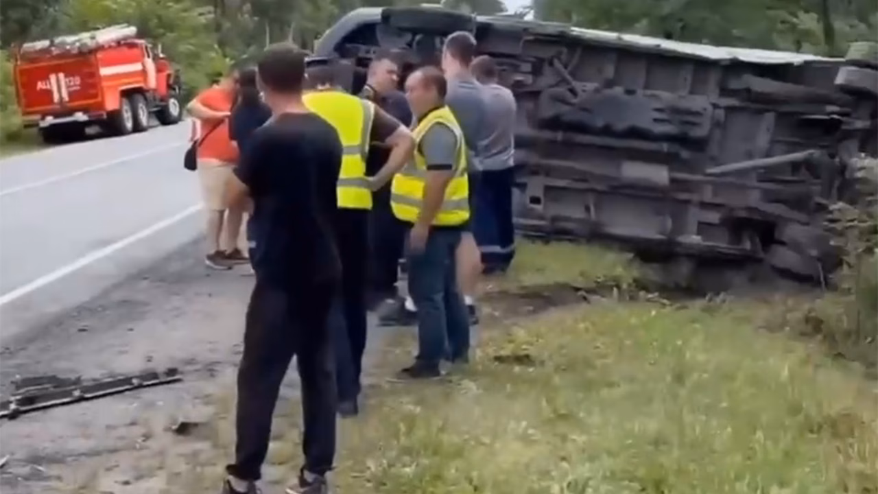 В Татарстане в ДТП попал автобус с детской хоккейной командой