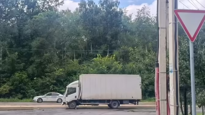 В Липецке в ДТП с автофургоном пострадал водитель "Фольксвагена"