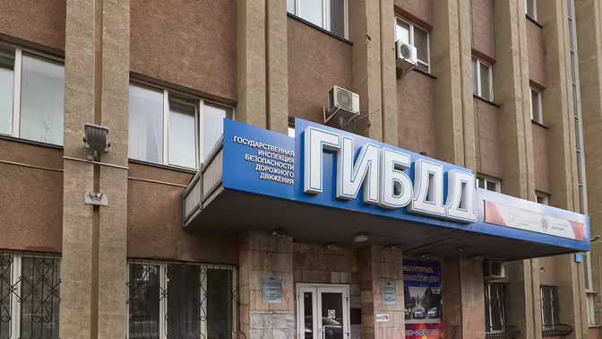 В Белове водитель без прав катал пассажиров в автомобиле без крыши