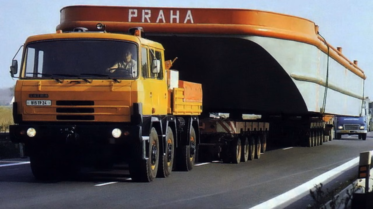 Грузовик Tatra 815 прозвали «криволапой» из-за развала колес