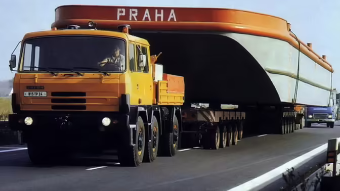 Грузовик Tatra 815 прозвали «криволапой» из-за развала колес