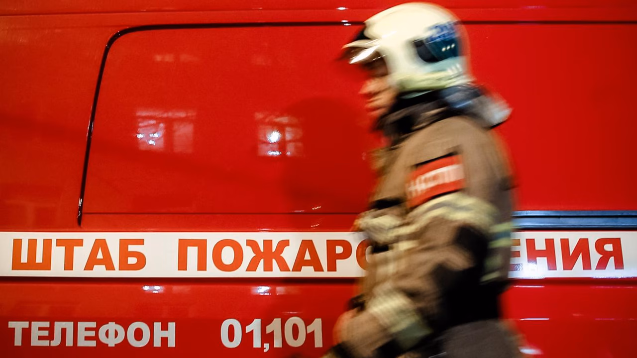 В Туве легковой автомобиль столкнулся с бензовозом