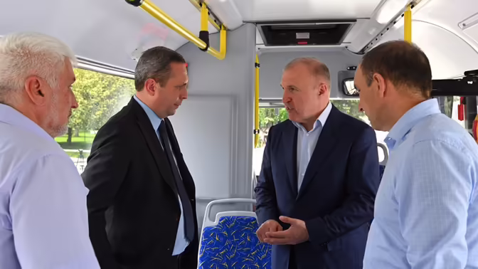 Глава Адыгеи вручил ключи от новых пассажирских автобусов для жителей Майкопа