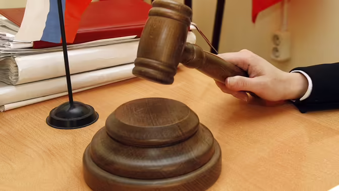 Суд избрал меру пресечения пьяному водителю, ударившему ножом инспектора ДПС