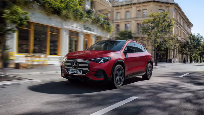 Это новый Mercedes-Benz GLA и у него 173 звезды вместо одной