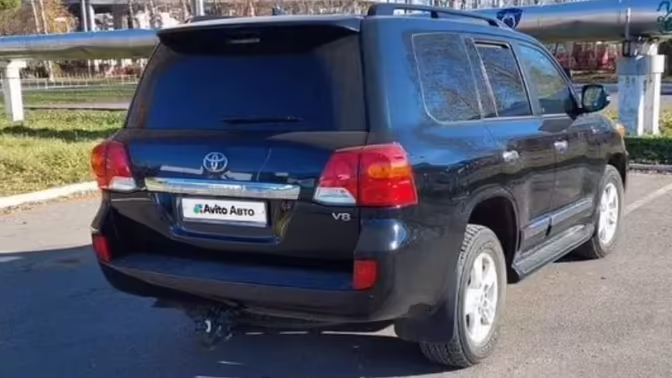 Почти новый Land Cruiser 200 выставили на продажу в РФ: сколько за него просят?