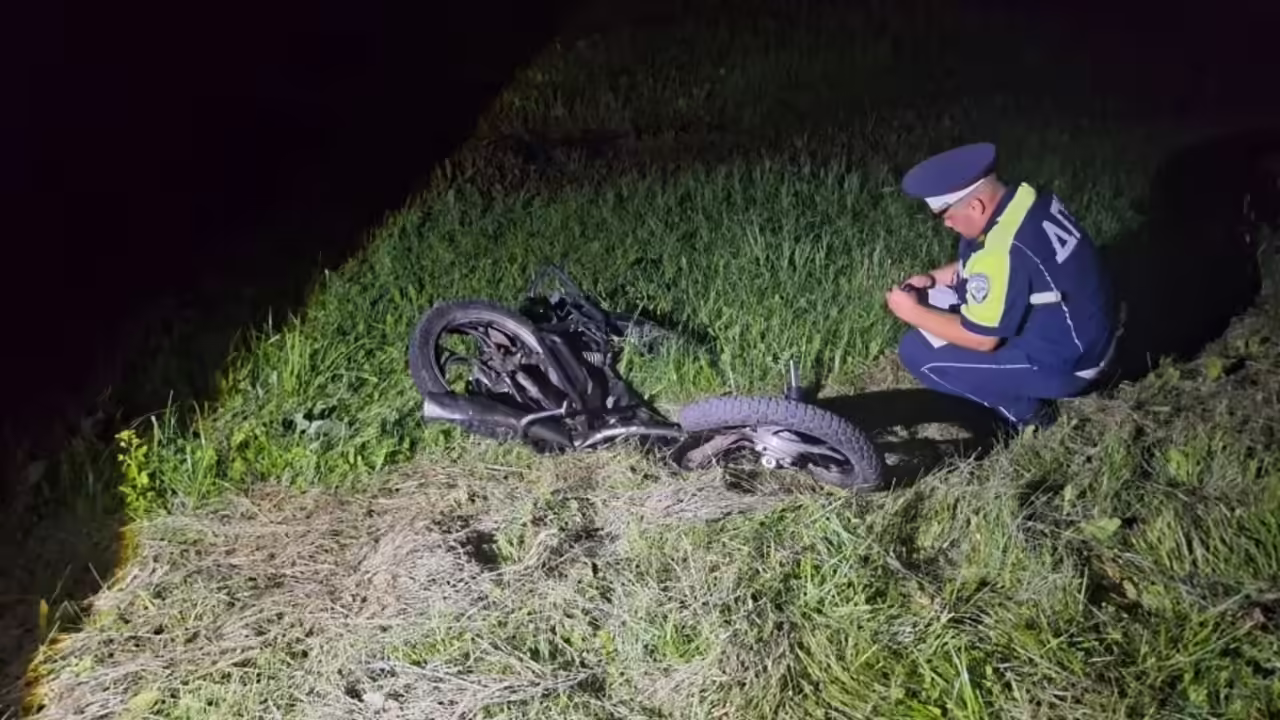На Урале Lada Priora сбила 14-летнего подростка на мопеде