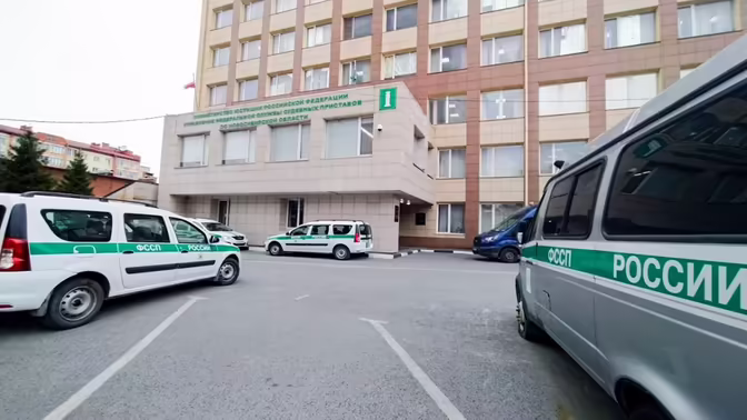 Друзья владельца арестованного авто перекрыли дорогу приставам в Новосибирске