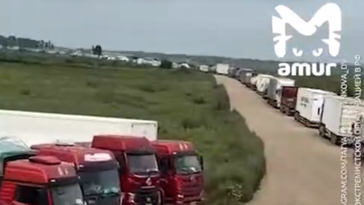Mash: в Амурской области застряли 153 груженые фуры с китайскими водителями