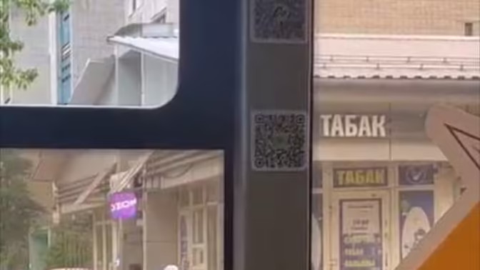 В Ярославле водитель автобуса запер пассажиров в салоне и ушел за посылкой