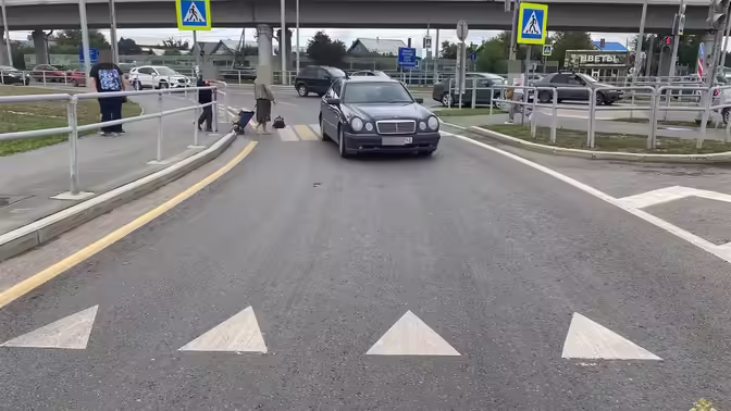 В Самаре водитель на Mercedes-Benz сбил пешехода