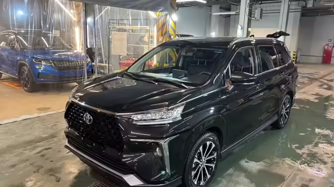 От 2,45 млн рублей: в России начались продажи семиместных Toyota Veloz