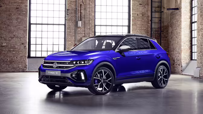 Новые кроссоверы Volkswagen T-Roc продолжают ввозить в Россию