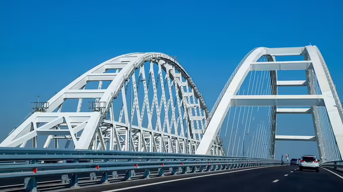 Провозить топливо по Крымскому мосту с 4 августа разрешат только в спецканистрах