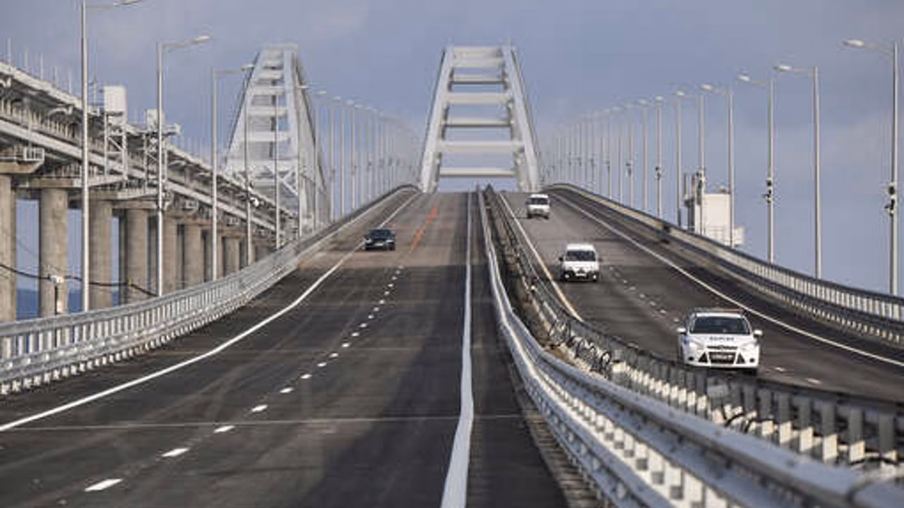 Проезд автомобилей возобновлен по Крымскому мосту