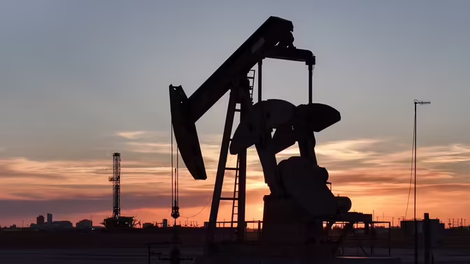 Мировые цены на нефть приблизились к 100 долларам за баррель