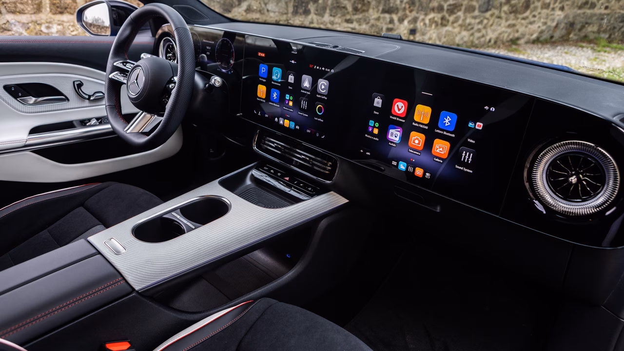 Глава Mercedes-Benz признал, что компания забыла о клиентах, отказавшись от кнопок