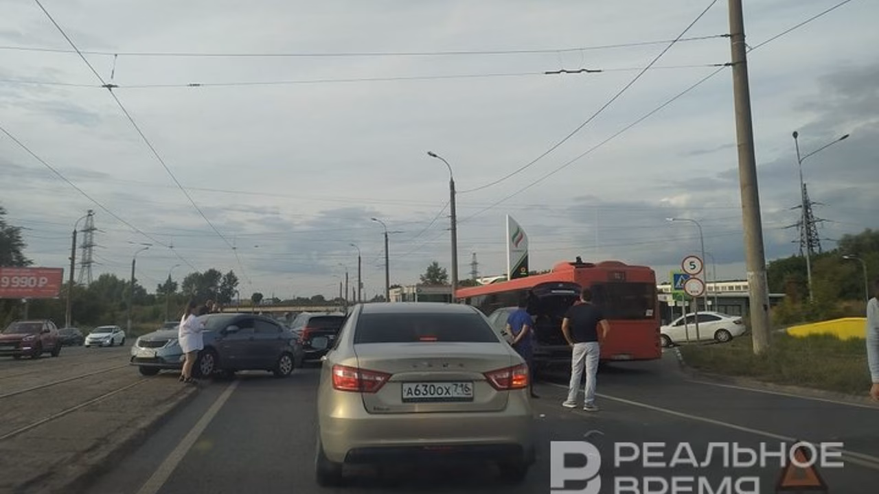 В Ульяновской области грузовой поезд сбил легковушку