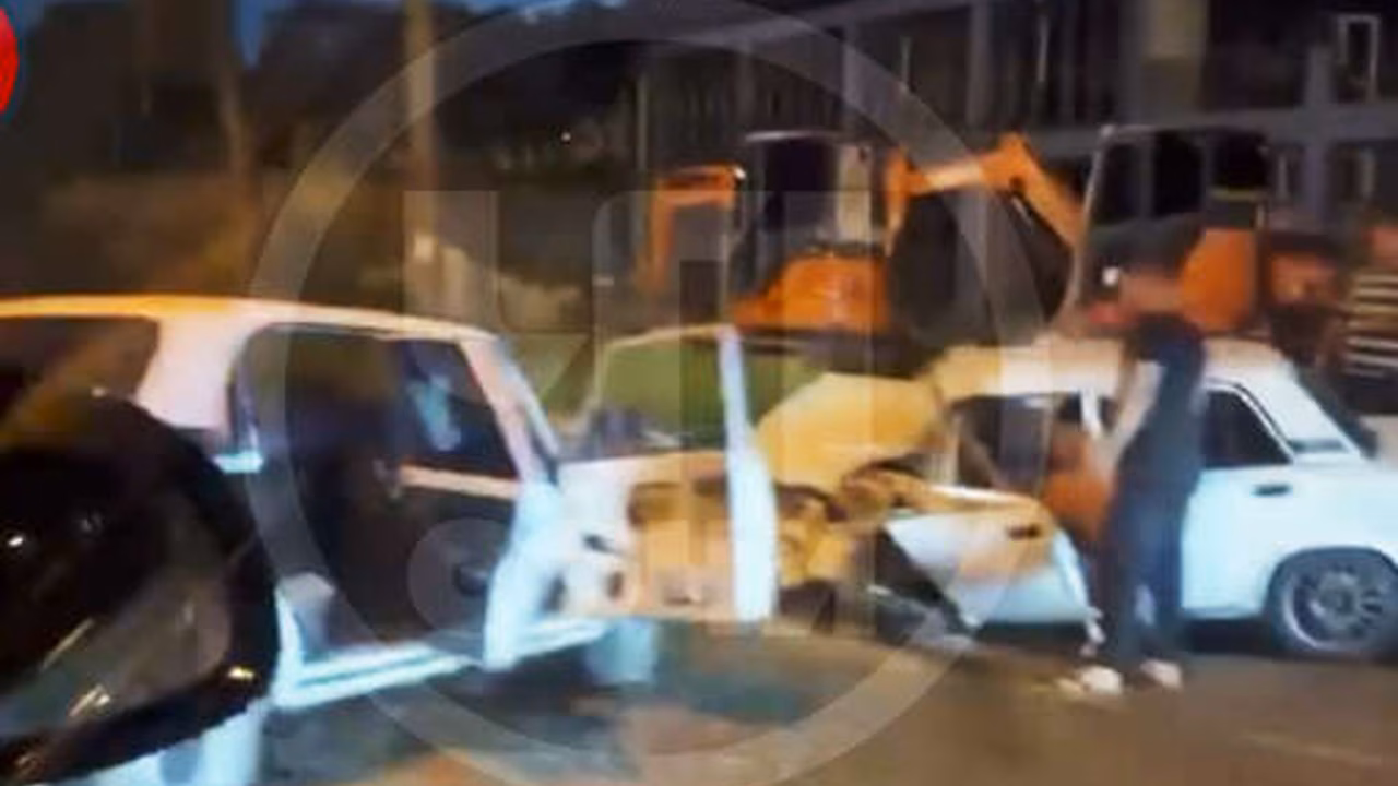 В Сочи две белых Lada столкнулись лоб в лоб и попали на видео