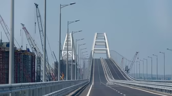 Досмотра на Крымском мосту ожидают 600 автомобилей