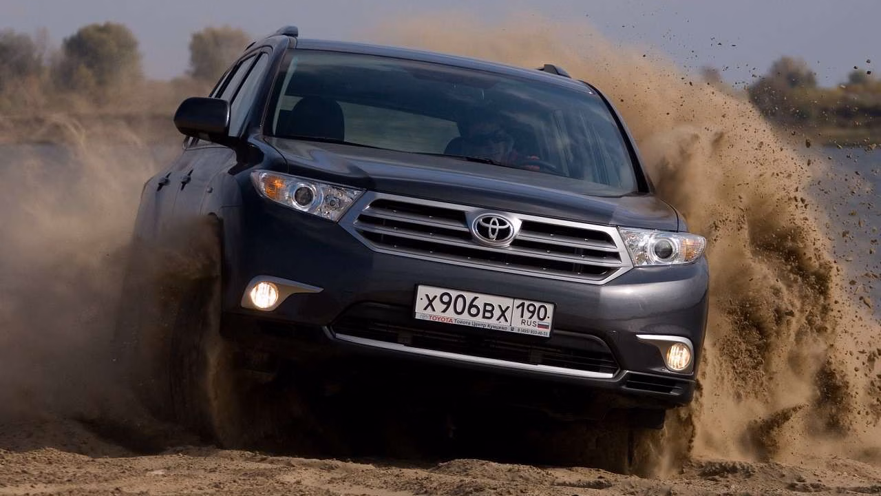 Toyota Highlander с надежным мотором и классическим автоматом — за 2 млн