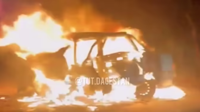 В Дагестане после ДТП загорелась Lada Priora с пассажирами